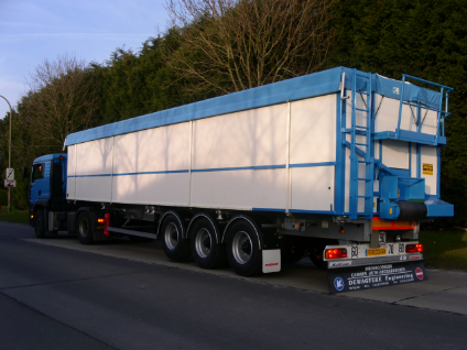 Zelfdragende onderlosser bandlosser voor zee container trailer Dewagtere Engineering